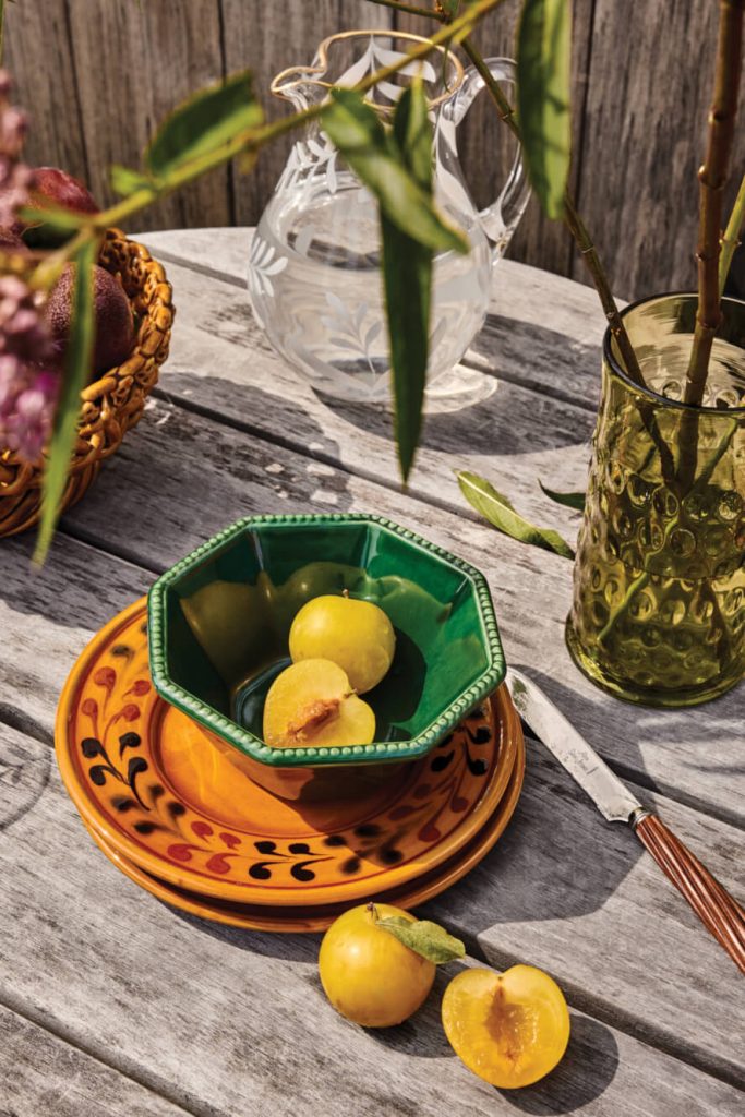 Fruit in bowl